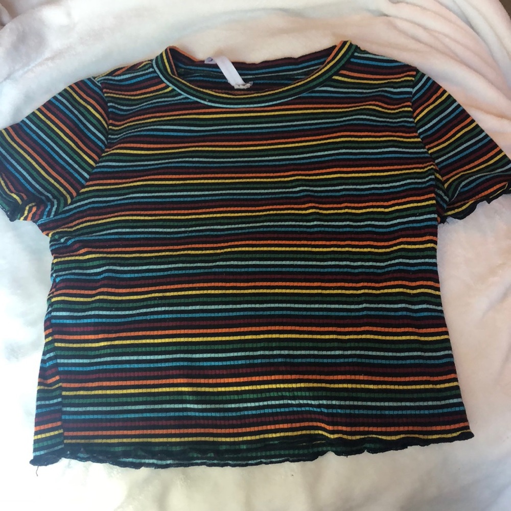 Cute tightly fit slightly cropped shirt
